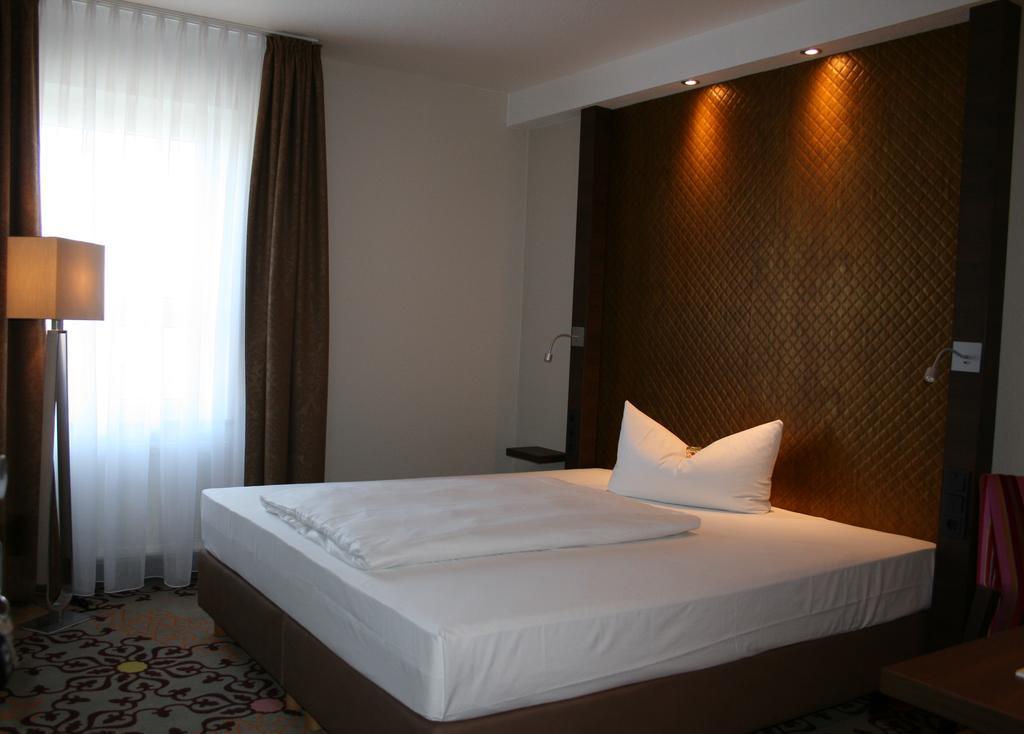 Hotel Parqeo Im A66 เกลน์เฮาเซน ภายนอก รูปภาพ
