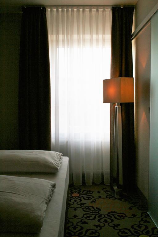 Hotel Parqeo Im A66 เกลน์เฮาเซน ภายนอก รูปภาพ