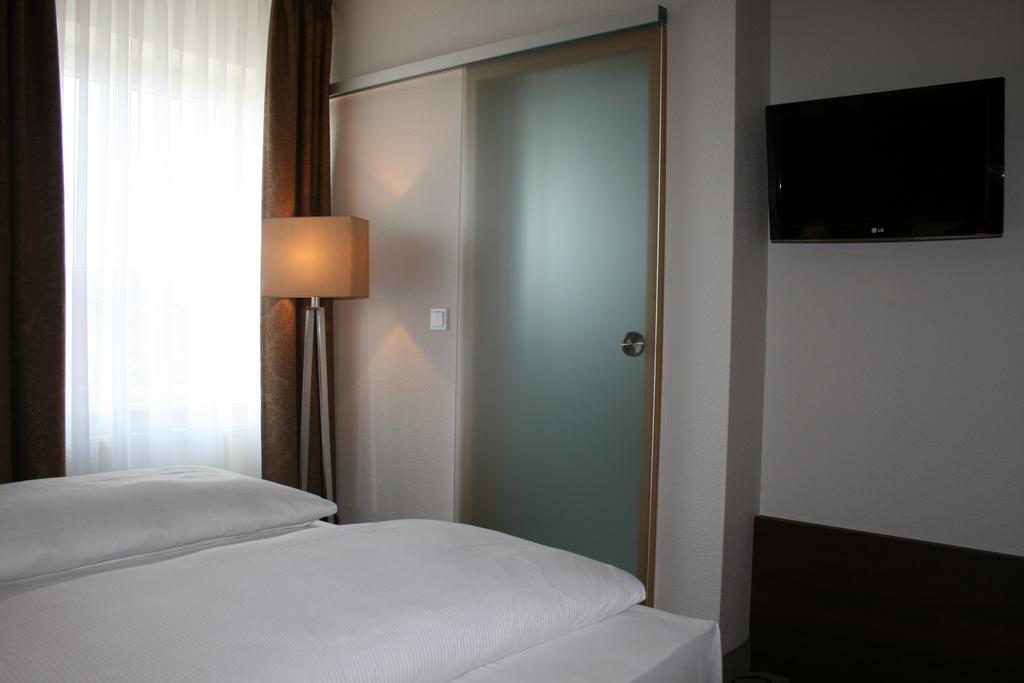 Hotel Parqeo Im A66 เกลน์เฮาเซน ภายนอก รูปภาพ