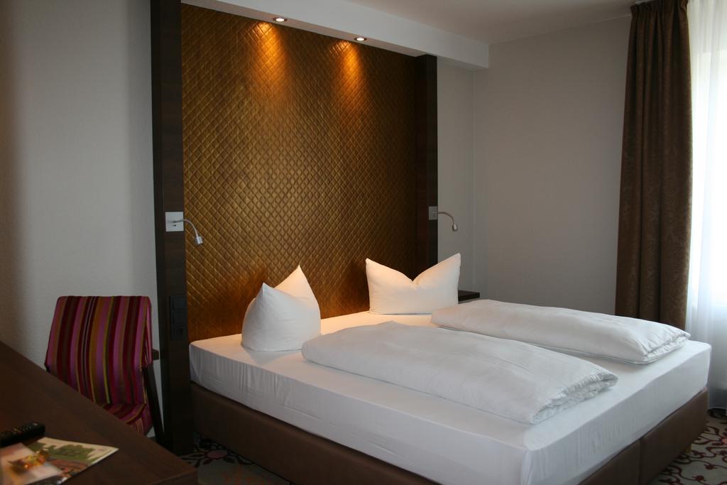 Hotel Parqeo Im A66 เกลน์เฮาเซน ภายนอก รูปภาพ