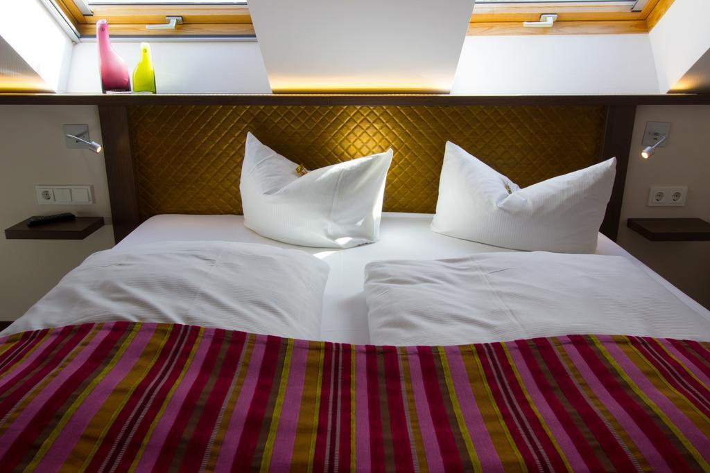 Hotel Parqeo Im A66 เกลน์เฮาเซน ภายนอก รูปภาพ