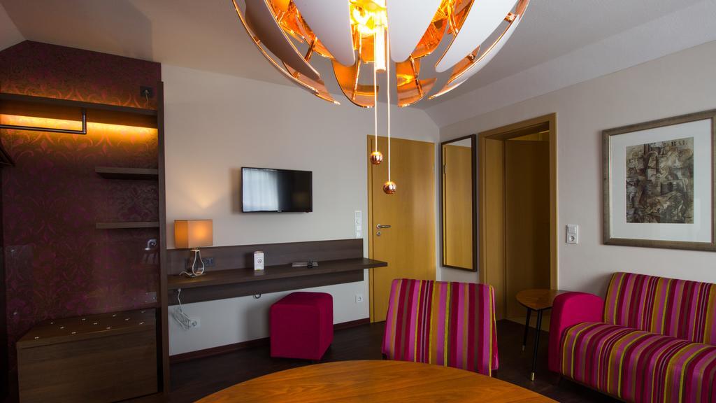 Hotel Parqeo Im A66 เกลน์เฮาเซน ภายนอก รูปภาพ