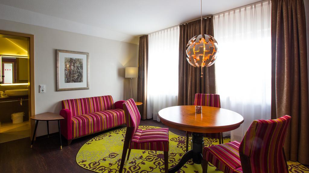 Hotel Parqeo Im A66 เกลน์เฮาเซน ภายนอก รูปภาพ