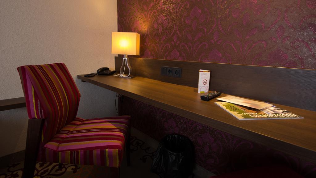 Hotel Parqeo Im A66 เกลน์เฮาเซน ภายนอก รูปภาพ