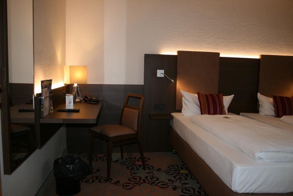 Hotel Parqeo Im A66 เกลน์เฮาเซน ภายนอก รูปภาพ
