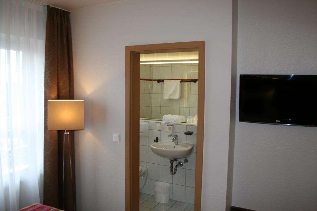 Hotel Parqeo Im A66 เกลน์เฮาเซน ภายนอก รูปภาพ