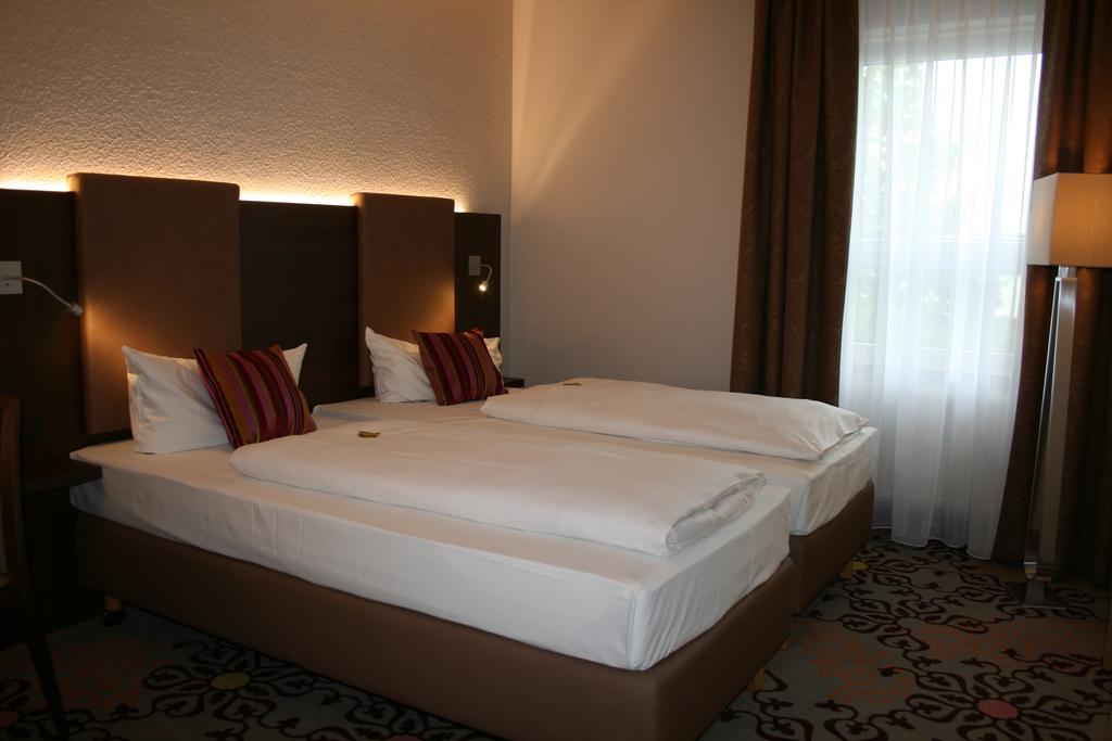 Hotel Parqeo Im A66 เกลน์เฮาเซน ภายนอก รูปภาพ