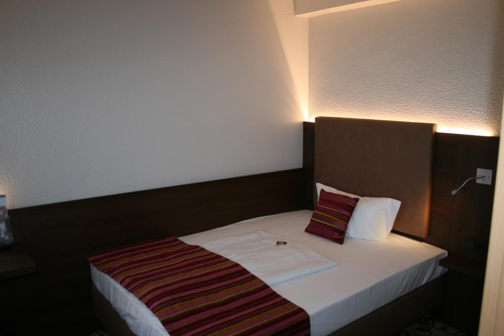Hotel Parqeo Im A66 เกลน์เฮาเซน ภายนอก รูปภาพ