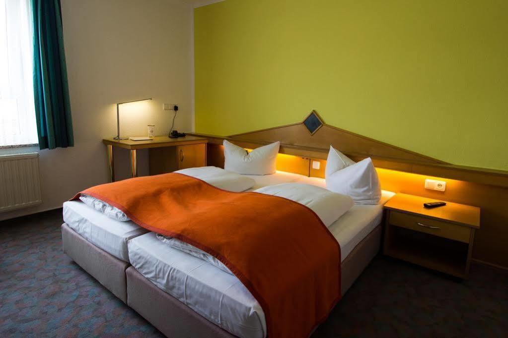 Hotel Parqeo Im A66 เกลน์เฮาเซน ภายนอก รูปภาพ